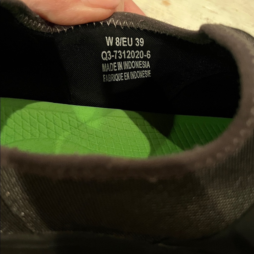 OOFOS OOmg Low recovery shoes | size 8 - Picture 7 of 8
